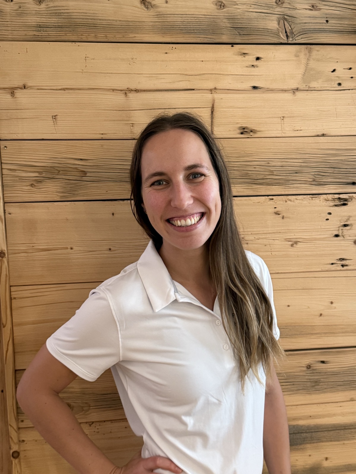 Léa – <small>Physiotherapeutin, Manualtherapeutin, Lymphtherapeutin, Bobath-Therapeutin, Trainerin für KG-Gerät, CMD-Therapeutin</small>